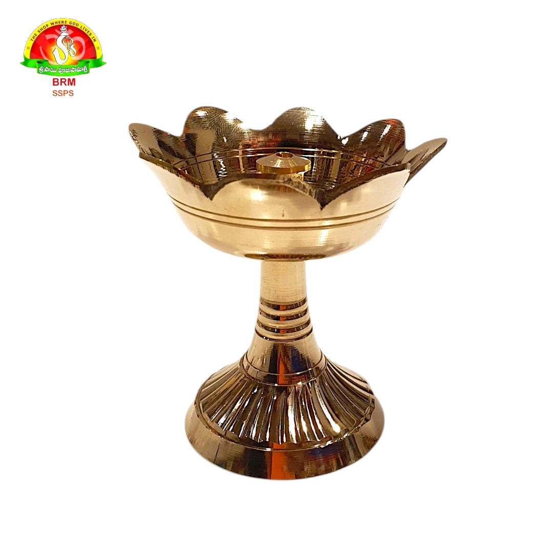 Brass Kamal Deepam for Pooja & Home Temple – Traditional Lotus Brass Oil Lamp (6cm)