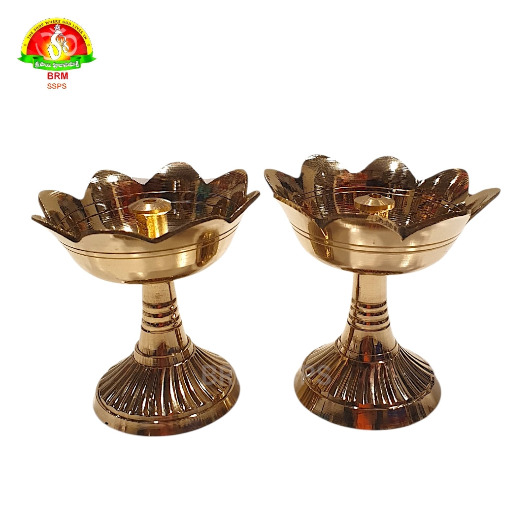 Brass Kamal Deepam for Pooja & Home Temple – Traditional Lotus Brass Oil Lamp (6cm)
