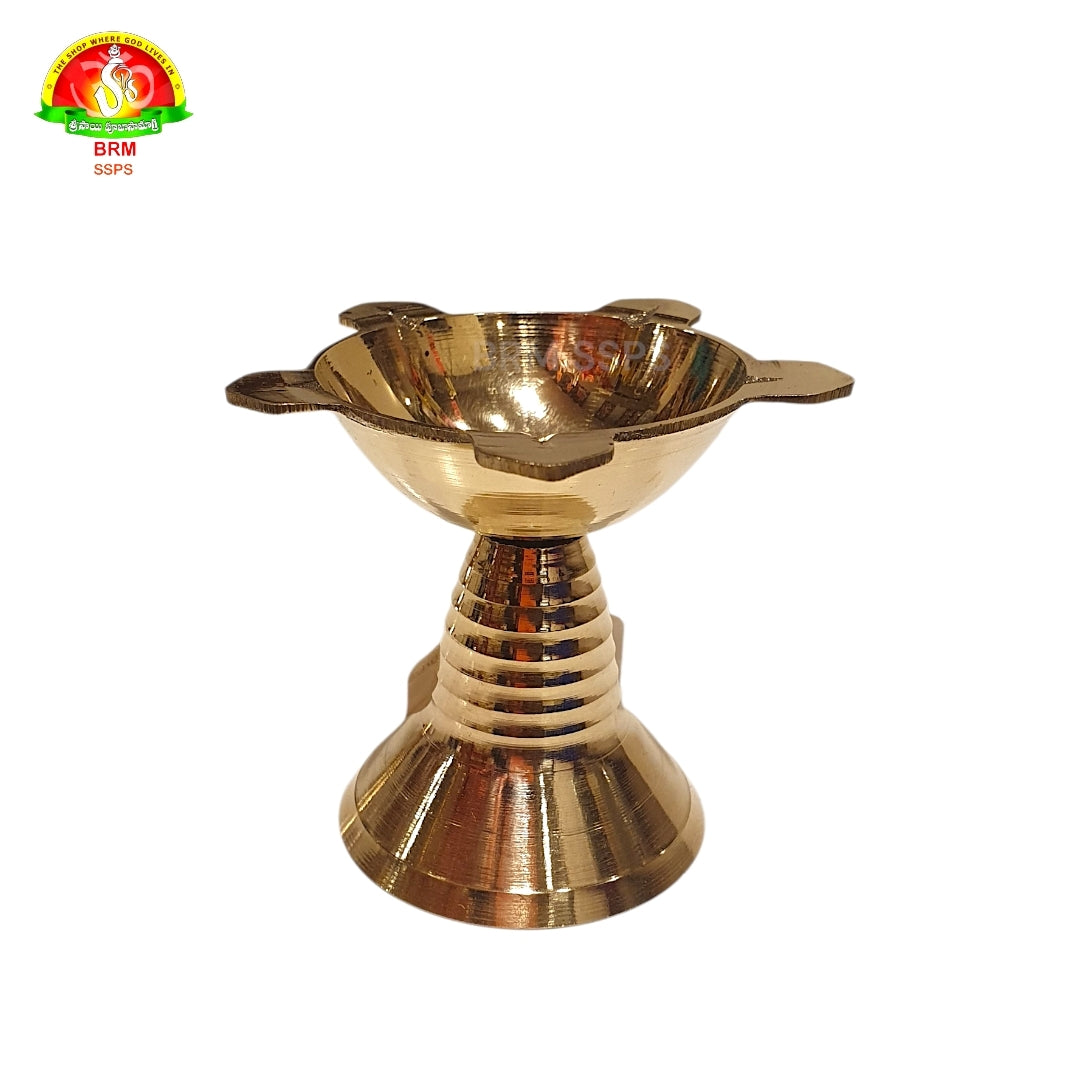 Premium Brass Star Deepam – 6cm Traditional Pooja Lamp