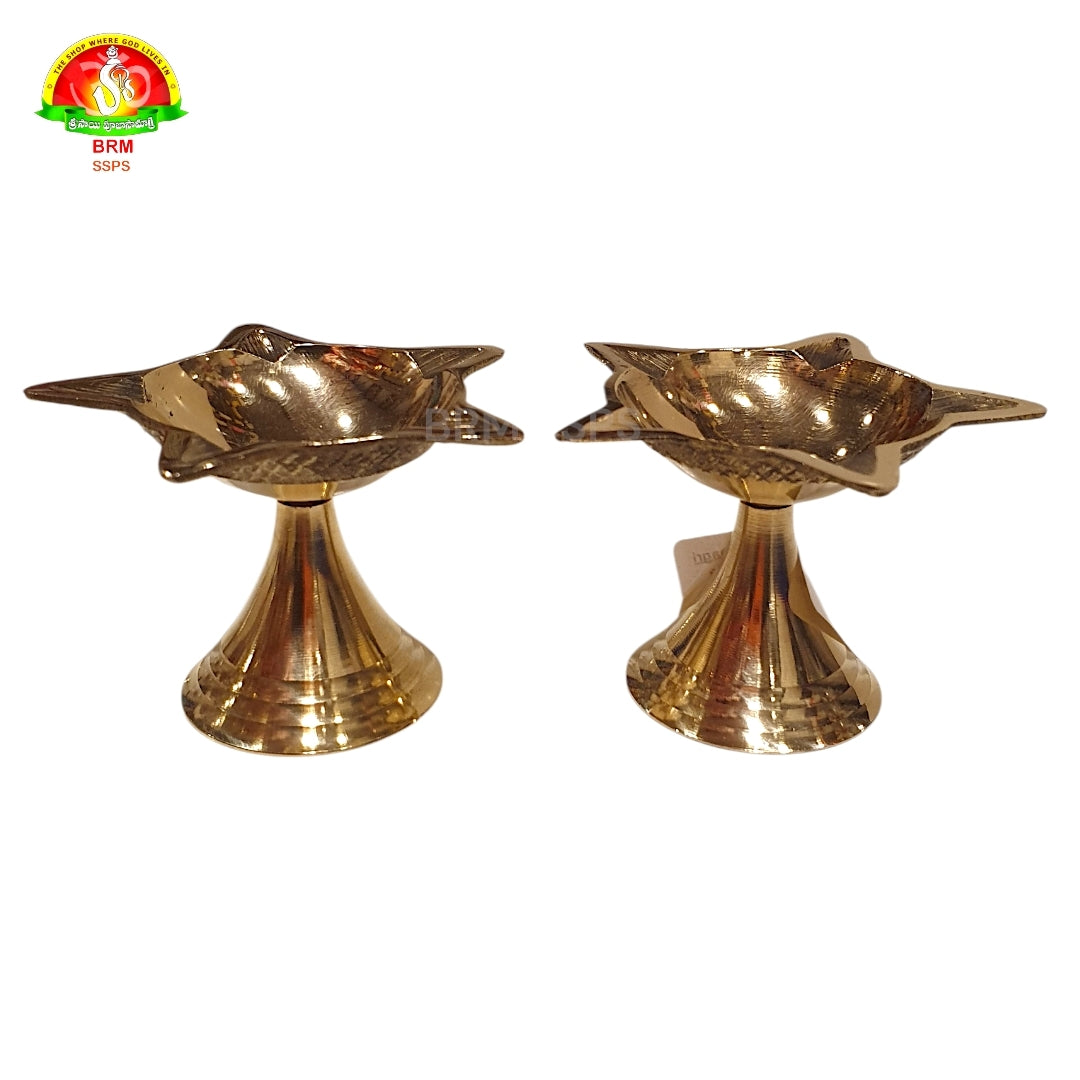 Premium Brass Star Deepam – 5cm Traditional Pooja Lamp